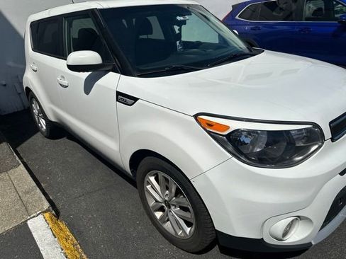 Used 2018 Kia Soul + FWD image 2