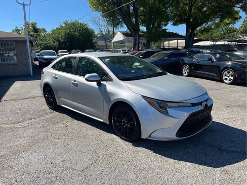 Used 2020 Toyota Corolla LE image 3