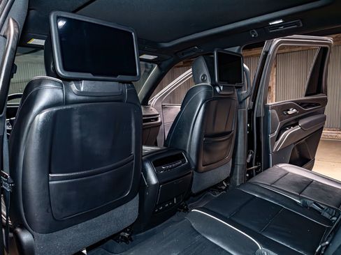 Used 2021 Cadillac Escalade Sport w/ LPO, Illumination Package image 21