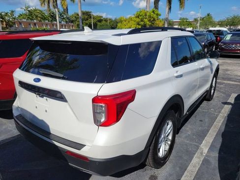 Used 2023 Ford Explorer XLT w/ Equipment Group 202A RWD image 3