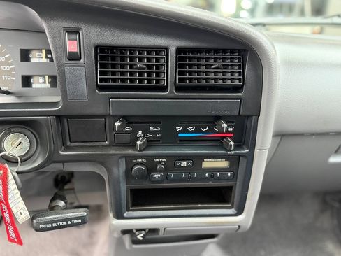 Used 1993 Toyota Pickup Deluxe AWD/4WD image 12