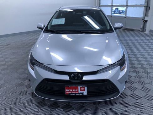 Used 2025 Toyota Corolla LE image 4
