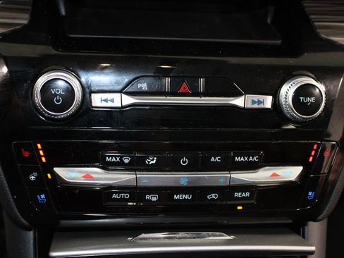 Used 2023 Ford Explorer Limited image 31