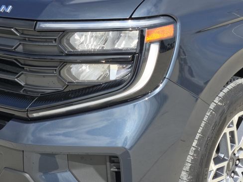 Certified 2025 Ford Expedition Active image 9