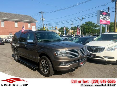 Used 2015 Lincoln Navigator 4WD image 1