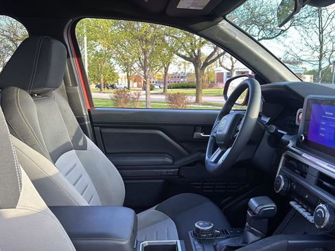 Used 2024 Toyota Tacoma TRD Sport AWD/4WD image 23