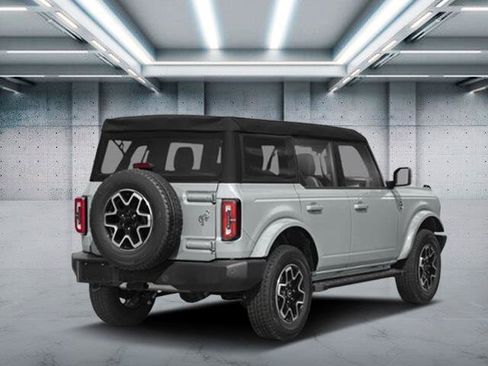 New 2026 Ford Bronco Outer Banks w/ Black Appearance Package image 5