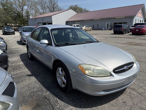 Used 2003 Ford Taurus SE image 5