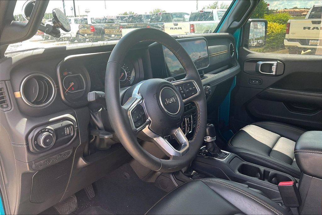 Used 2024 Jeep Wrangler Unlimited Sahara w/ Safety Group AWD/4WD image 13