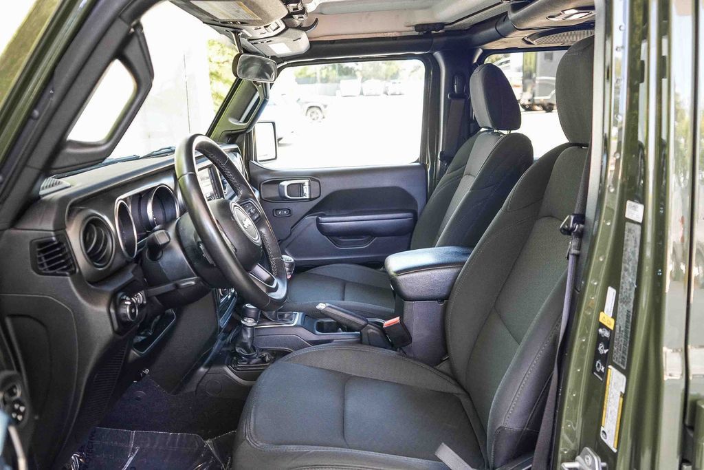 Used 2022 Jeep Wrangler Unlimited Sport AWD/4WD image 16