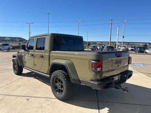 Used 2025 Jeep Gladiator Sport image 8