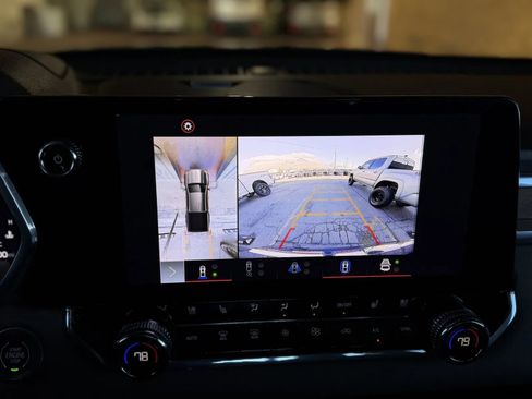 Used 2023 GMC Canyon Denali w/ Denali Black Edition image 32