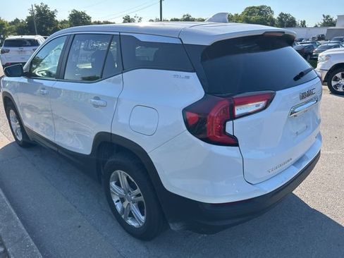Used 2024 GMC Terrain SLE AWD/4WD image 4