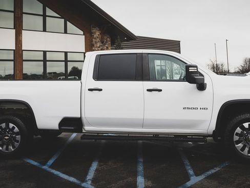 Used 2023 Chevrolet Silverado 2500 Custom w/ Custom Convenience Package image 12