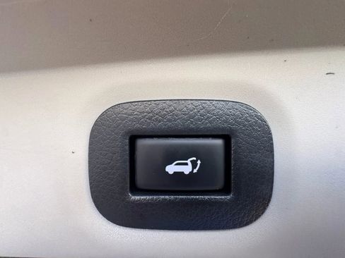 Used 2020 Nissan Rogue SV image 10