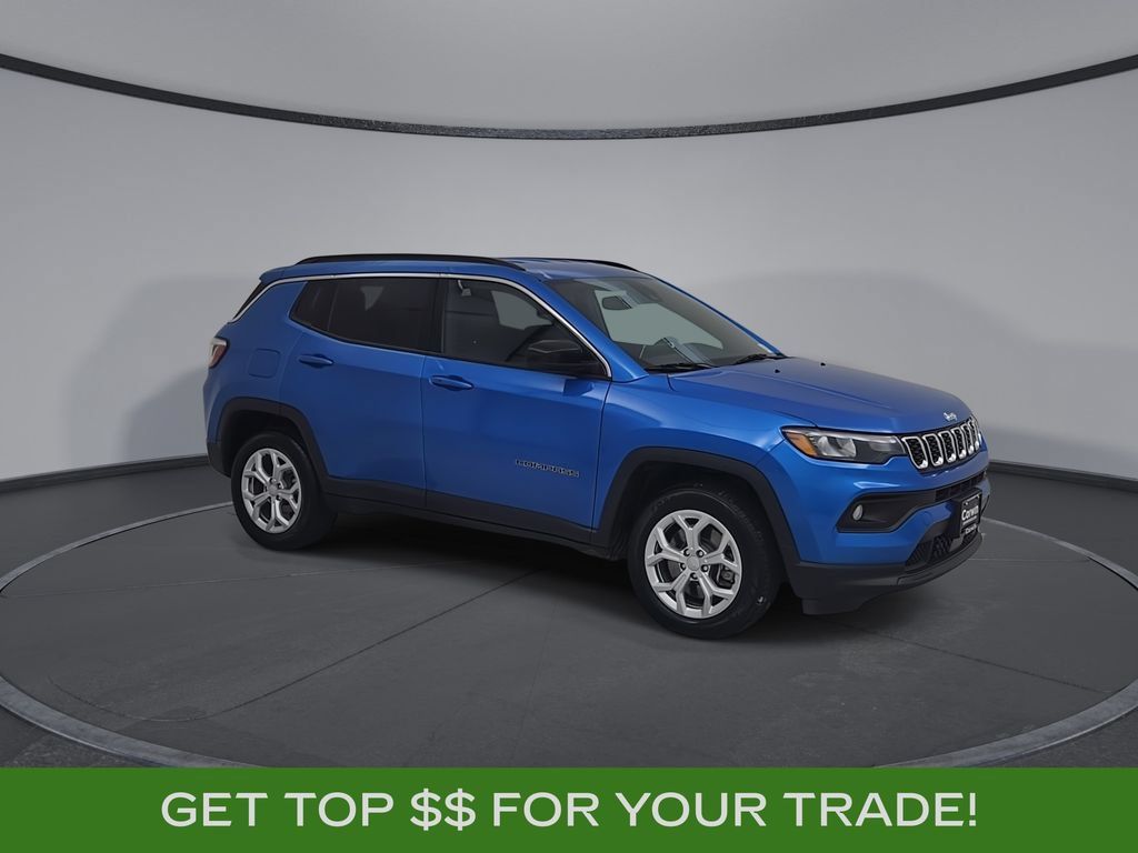 Used 2024 Jeep Compass Latitude AWD/4WD image 2