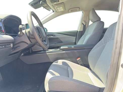 Used 2025 Toyota Camry LE FWD image 10