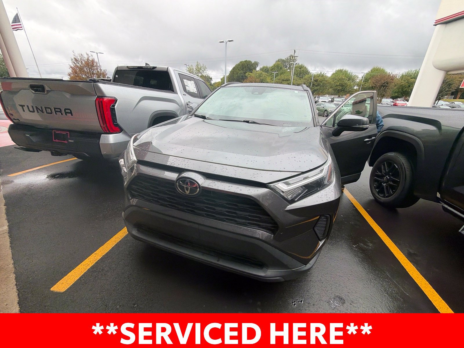 Used 2022 Toyota RAV4 XLE w/ Convenience Package FWD image 5