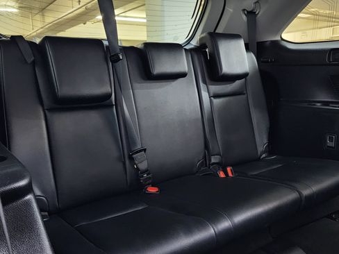 Used 2019 Toyota Highlander XLE AWD/4WD image 22