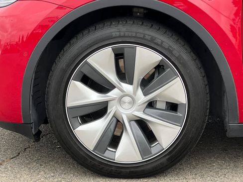 Used 2022 Tesla Model Y Long Range AWD/4WD image 30