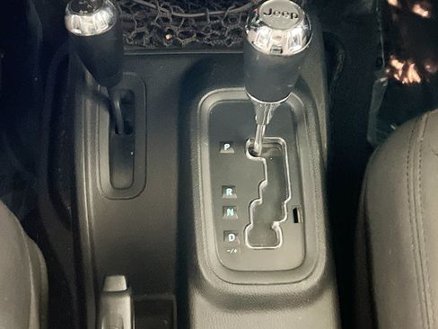 Used 2017 Jeep Wrangler Unlimited Sport w/ Quick Order Package 24S AWD/4WD image 11