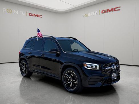 Used 2022 Mercedes-Benz GLB 250 4MATIC image 1