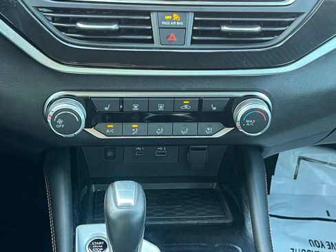 Used 2024 Nissan Altima 2.5 SR w/ SR Premium Package FWD image 31