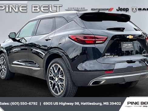 Used 2025 Chevrolet Blazer Premier w/ Enhanced Convenience Package image 2