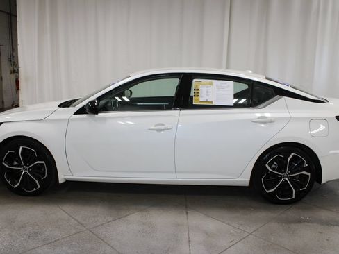 Used 2024 Nissan Altima 2.5 SR FWD image 6