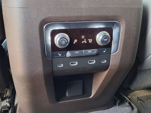 Used 2021 GMC Yukon SLT w/ SLT Luxury Plus Package RWD image 19