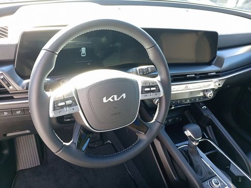 New 2025 Kia Telluride S image 9