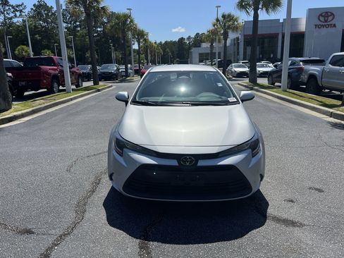 Used 2023 Toyota Corolla LE FWD image 3