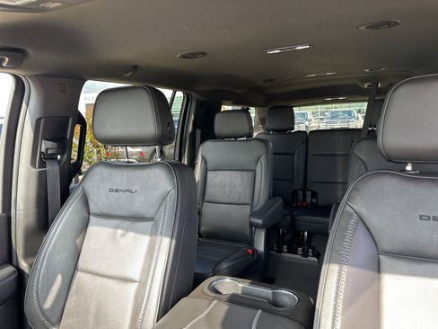Used 2025 GMC Yukon XL Denali RWD image 25