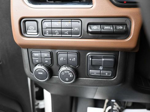 Used 2023 Chevrolet Suburban High Country w/ Advanced Technology Package image 10