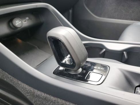 Used 2025 Volvo XC40 B5 Core image 15