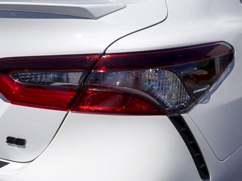 Used 2023 Toyota Camry SE FWD image 5