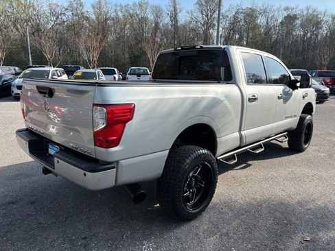 Used 2019 Nissan Titan SV w/ SV Convenience Package image 6
