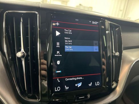 Used 2019 Volvo XC60 T5 Momentum w/ Premium Package AWD/4WD image 9