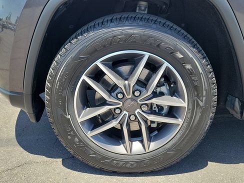 Used 2019 Jeep Grand Cherokee Limited AWD/4WD image 27