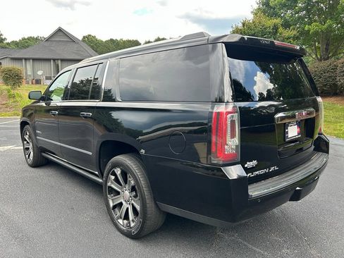 Used 2019 GMC Yukon XL Denali w/ Denali Ultimate Package AWD/4WD image 23