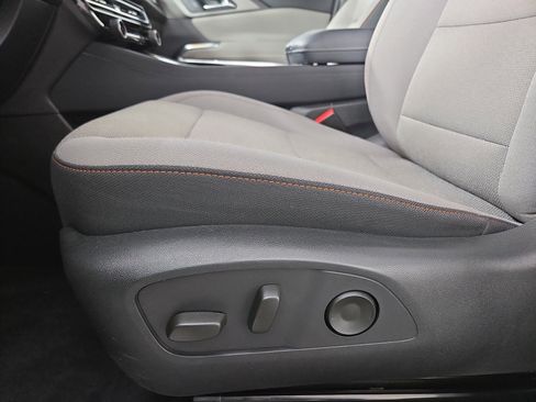 Certified 2025 Chevrolet Traverse LT w/ Driver Confidence Package image 32