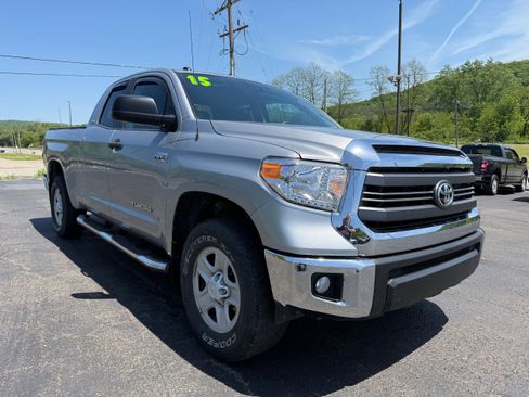 Used 2015 Toyota Tundra SR5 AWD/4WD image 1