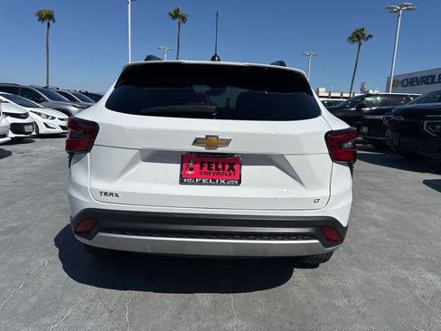 Used 2026 Chevrolet Trax LT FWD image 5
