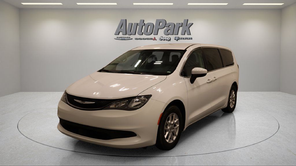 Certified 2023 Chrysler Voyager LX FWD image 7