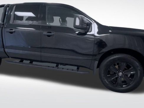 Used 2023 Nissan Titan SV w/ SV Convenience Package image 15