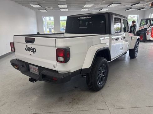 New 2026 Jeep Gladiator Sport AWD/4WD image 11