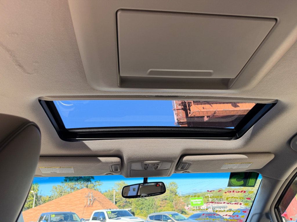 Used 2015 Nissan Quest SL w/ Bose Package FWD image 6