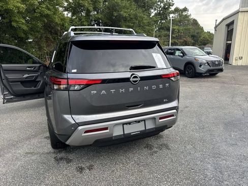 Used 2024 Nissan Pathfinder SL FWD image 37