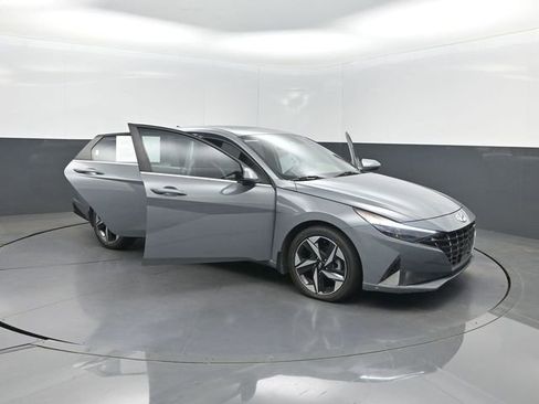 Used 2022 Hyundai Elantra SEL w/ Convenience + Premium Package FWD image 36