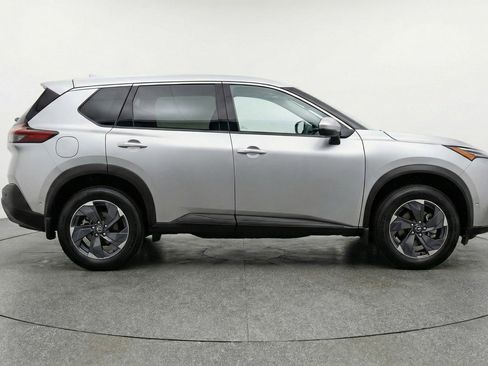 Used 2025 Nissan Rogue SV AWD/4WD image 11